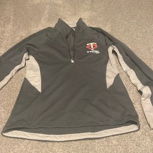 Womens 1/2 zip MN Twins long sleeve. Large.